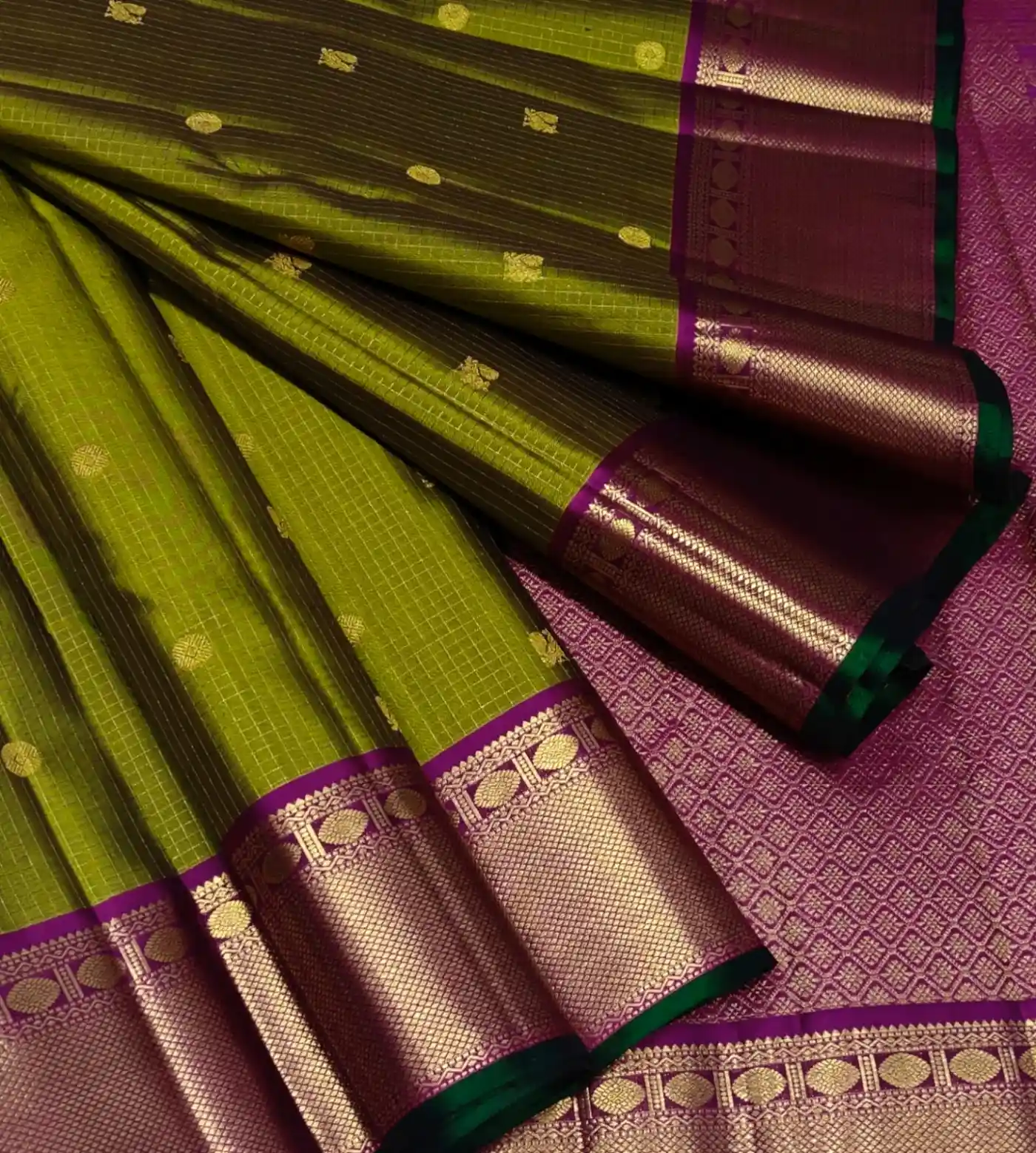 Mehndi Green and Pink Dual-Tone Kanchipuram Silk Saree with Woven Design